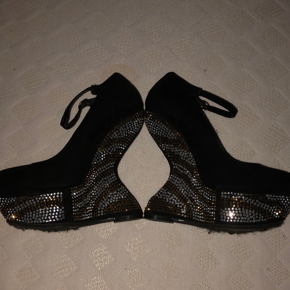 Woman’s High Heels - Picture 2 of 3